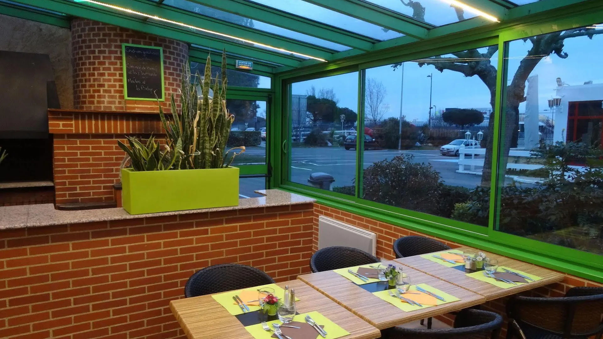 Metrhotel Basso Cambo Toulouse 2*,